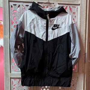 Nike Boys Black and White Hooded Windrunner Jacket Size: Medium